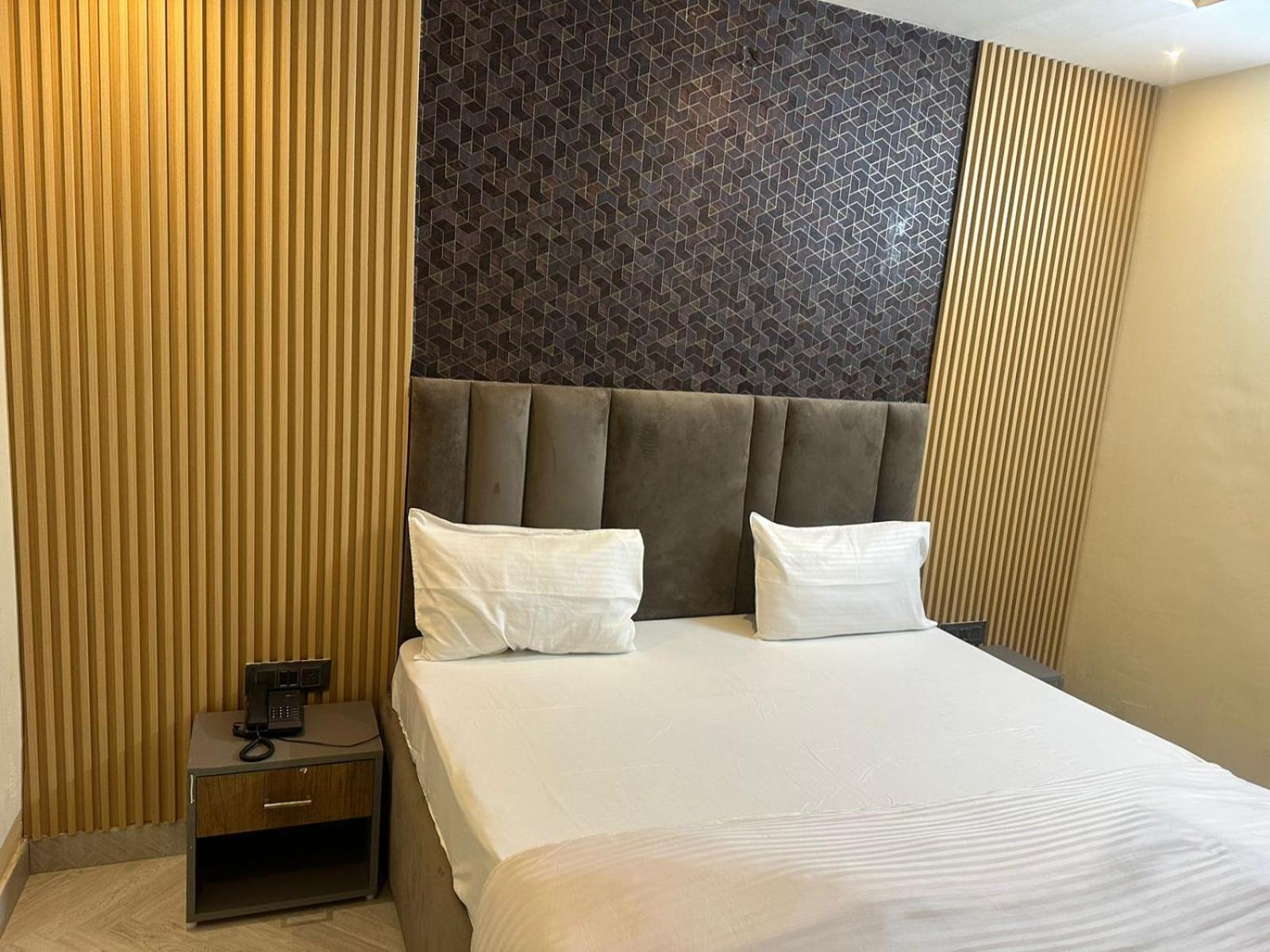 Hotel Kritika Greater Noida Exteriér fotografie